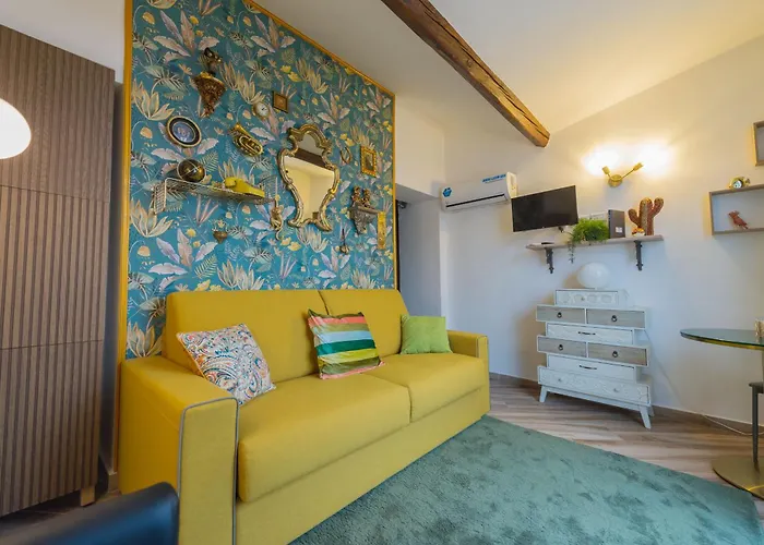 Deluxe Attic For 2, With Amazing Terrace And Poweful Wi-Fi - Very Near The Metro, Central Position, Very Well Connected To Train Stations And Malpensa, Linate And Begramo Airports