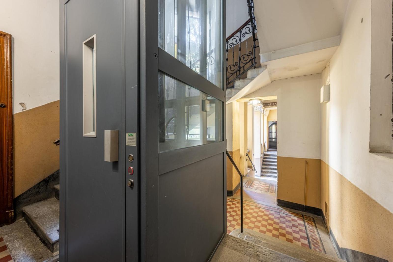 Deluxe Attic For 2, With Amazing Terrace And Poweful Wi-fi - Very Near The Metro, Position, Very Well Connected To Train Stations And Malpensa, Linate And Begramo Airports Appartement