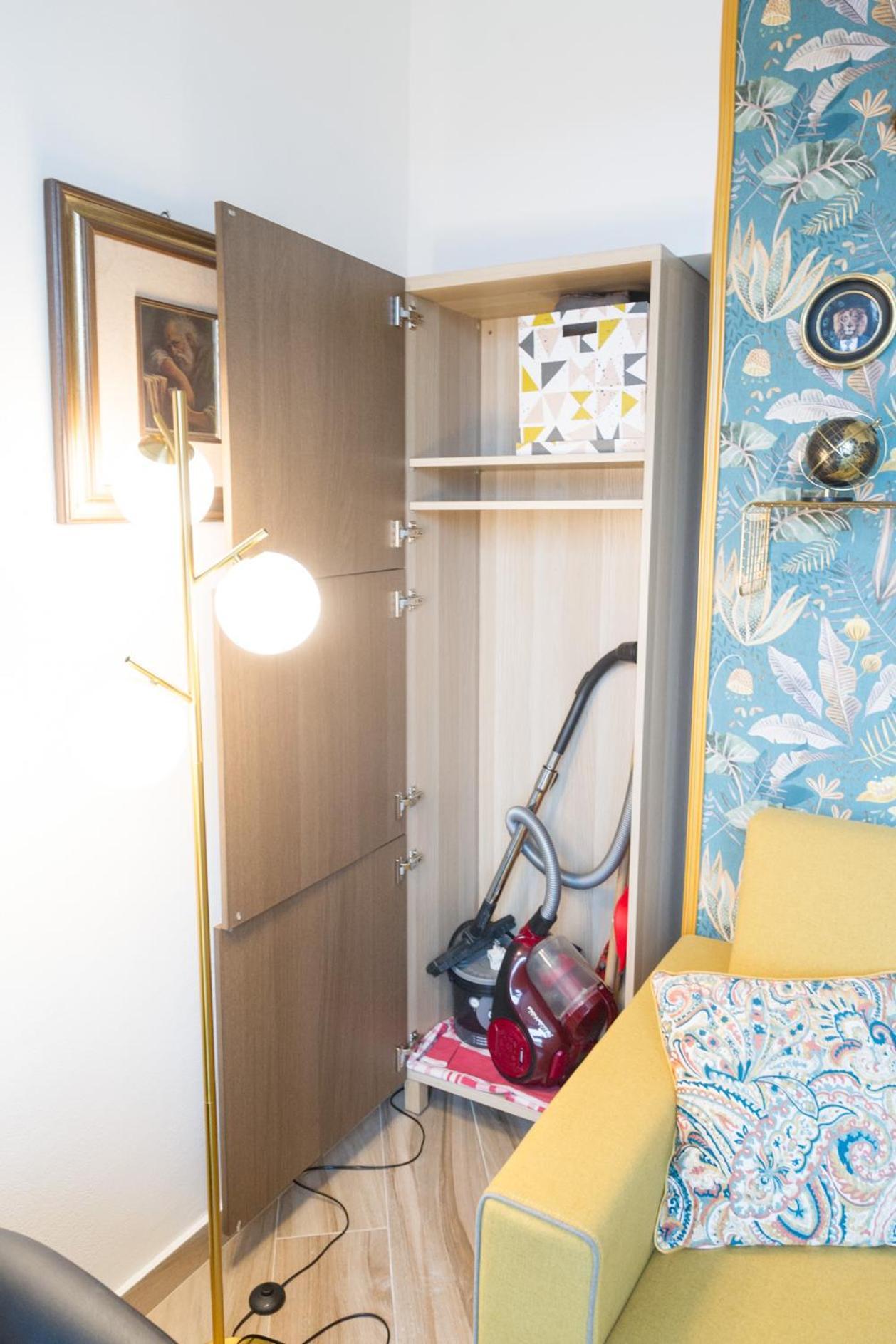 Appartement Deluxe Attic For 2, With Amazing Terrace And Poweful Wi-fi - Very Near The Metro, Position, Very Well Connected To Train Stations And Malpensa, Linate And Begramo Airports *