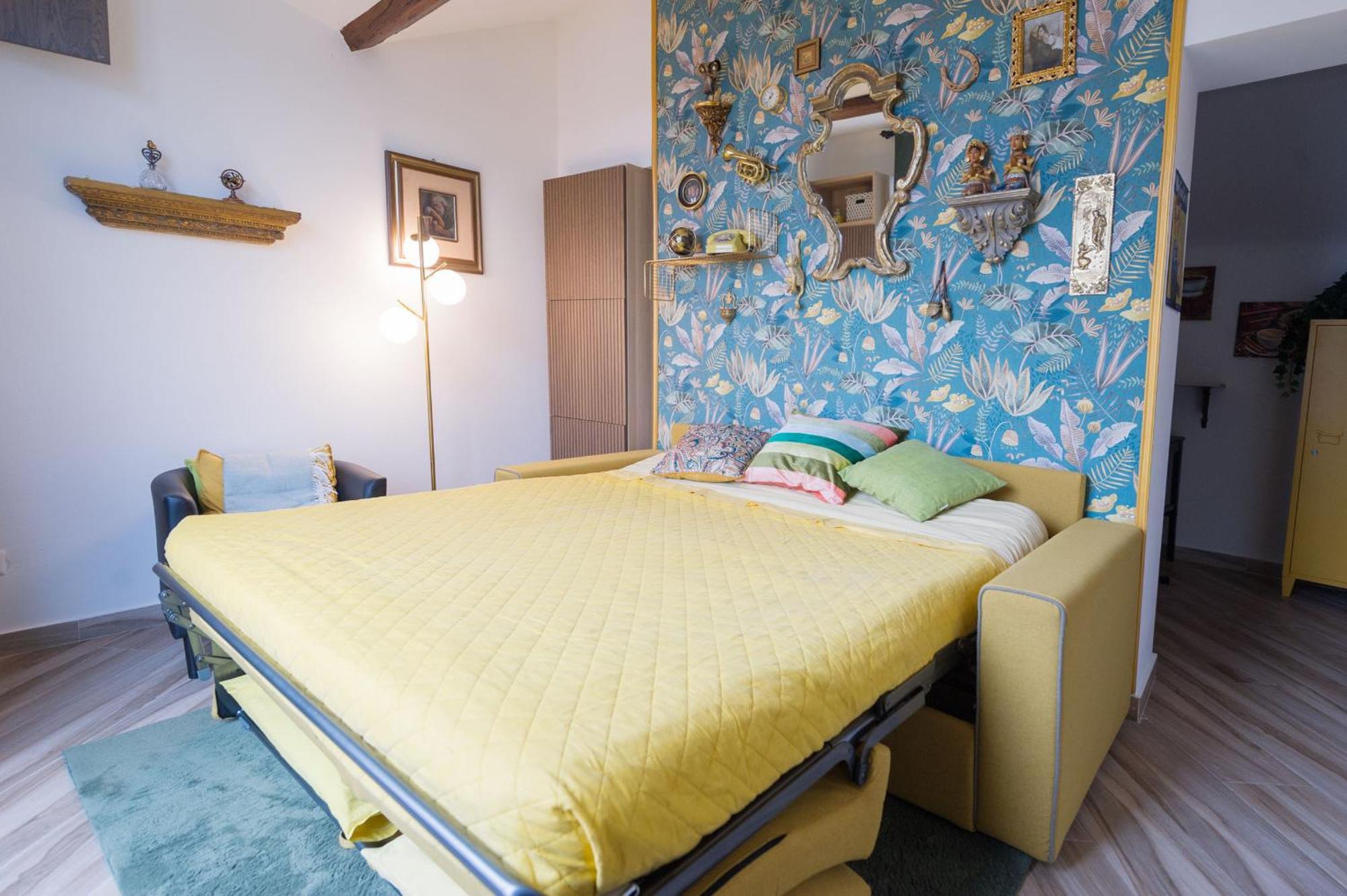 Deluxe Attic For 2, With Amazing Terrace And Poweful Wi-fi - Very Near The Metro, Position, Very Well Connected To Train Stations And Malpensa, Linate And Begramo Airports Appartement