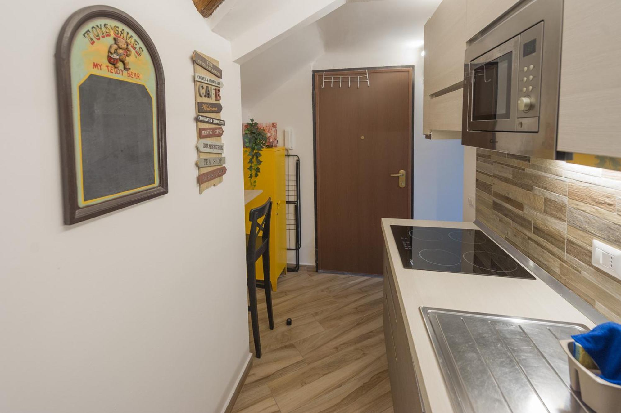 Deluxe Attic For 2, With Amazing Terrace And Poweful Wi-fi - Very Near The Metro, Position, Very Well Connected To Train Stations And Malpensa, Linate And Begramo Airports *