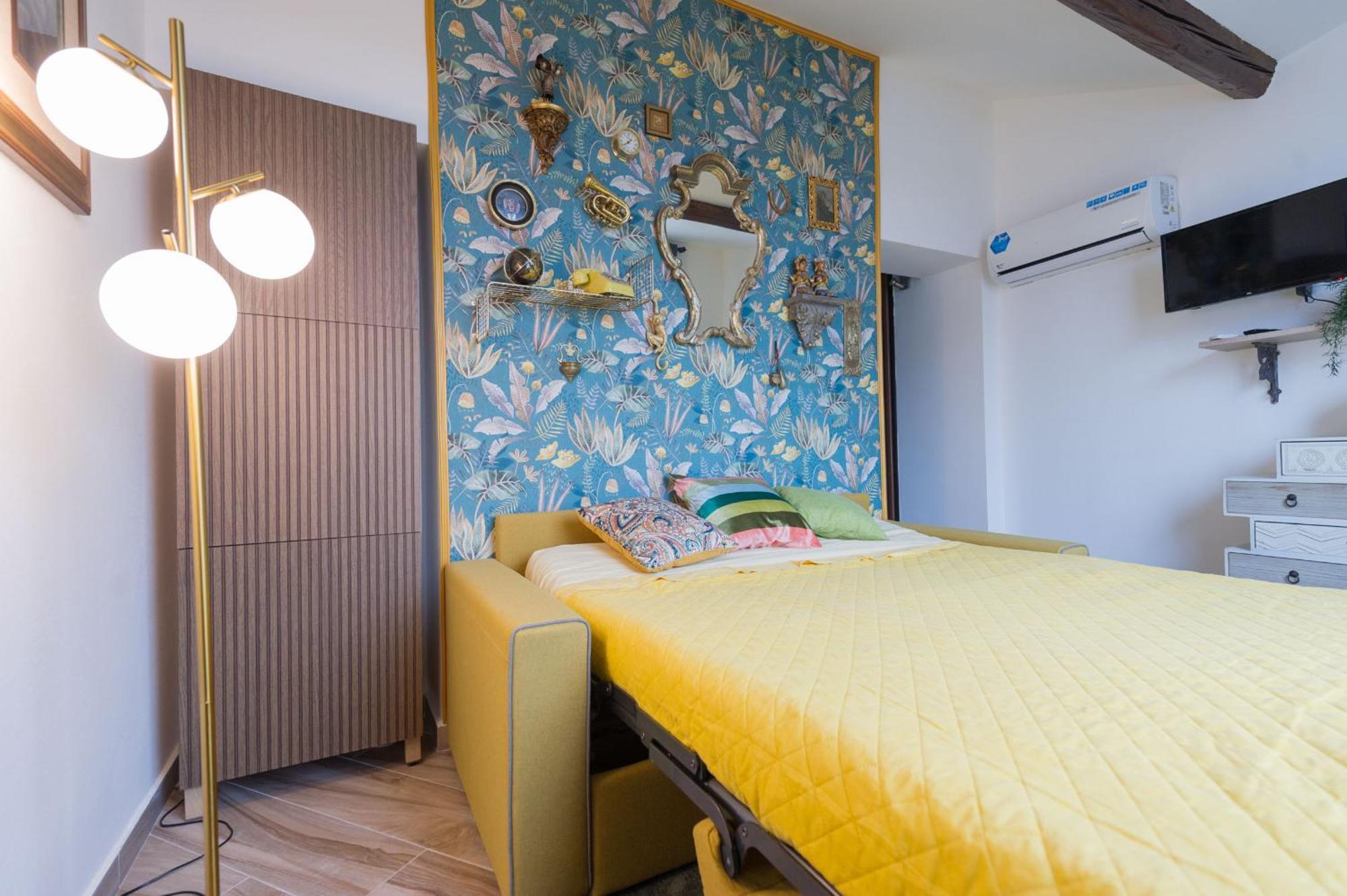 Deluxe Attic For 2, With Amazing Terrace And Poweful Wi-fi - Very Near The Metro, Position, Very Well Connected To Train Stations And Malpensa, Linate And Begramo Airports * Milan