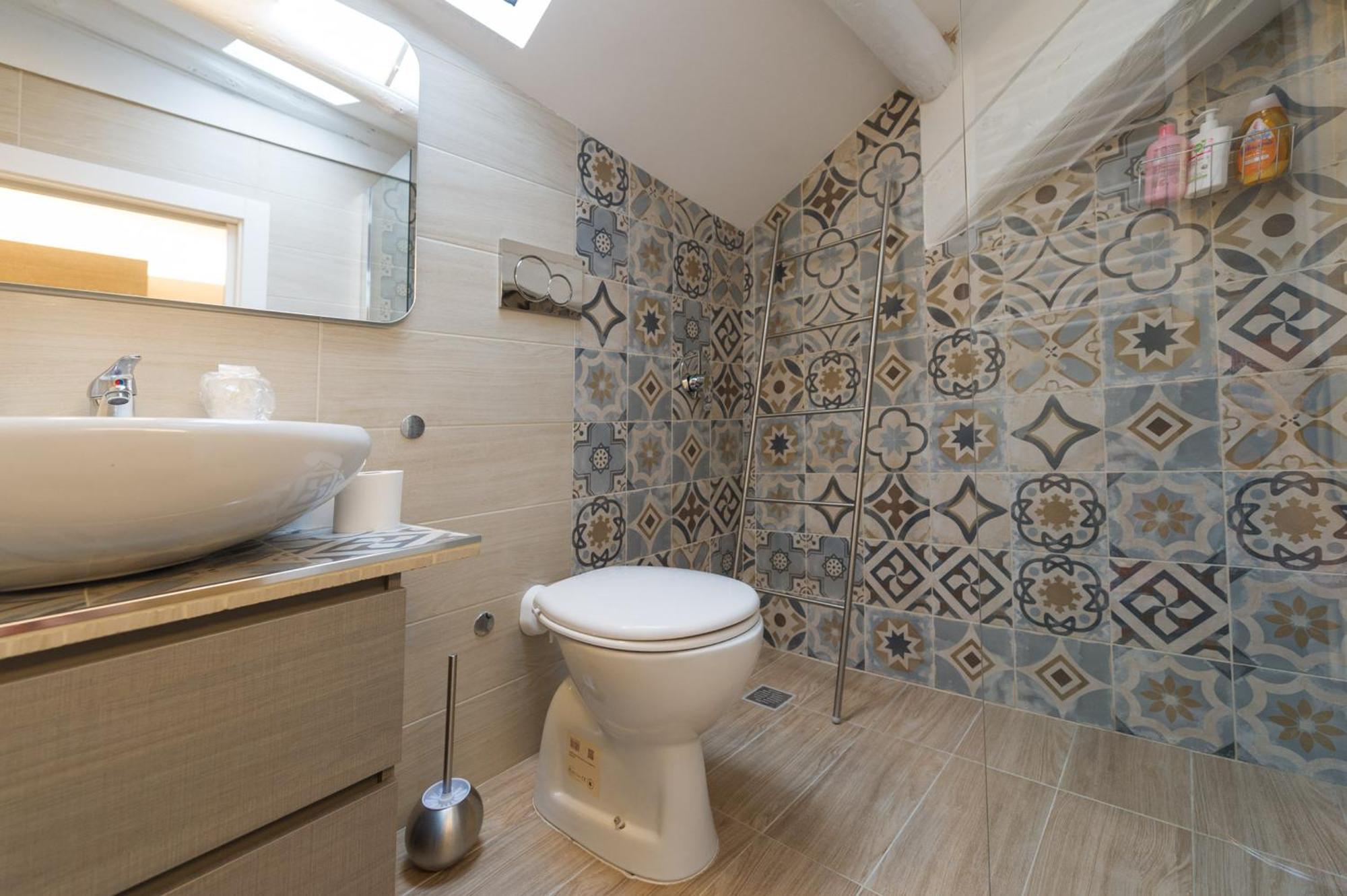 Appartement Deluxe Attic For 2, With Amazing Terrace And Poweful Wi-fi - Very Near The Metro, Position, Very Well Connected To Train Stations And Malpensa, Linate And Begramo Airports *