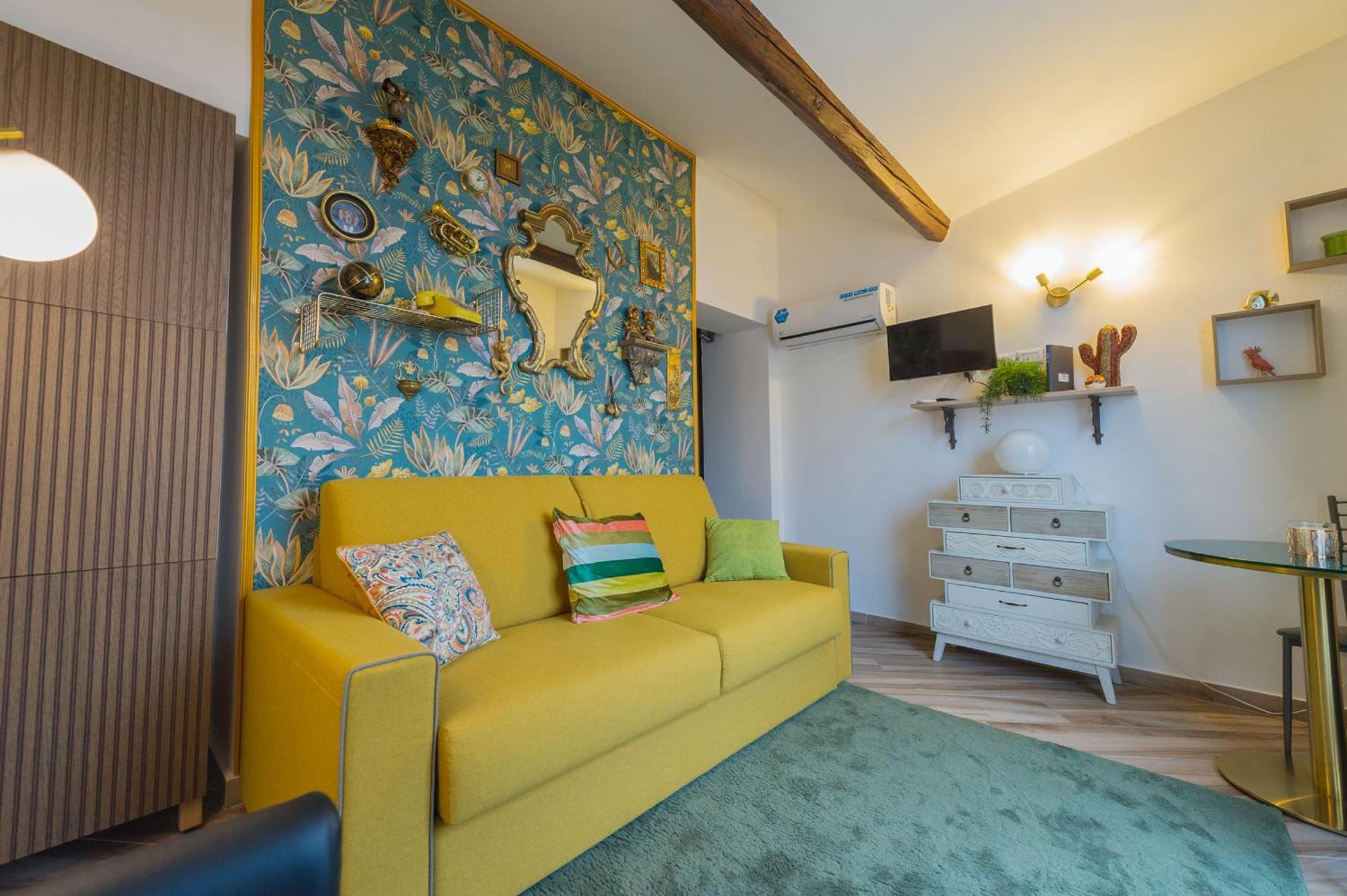 Deluxe Attic For 2, With Amazing Terrace And Poweful Wi-fi - Very Near The Metro, Position, Very Well Connected To Train Stations And Malpensa, Linate And Begramo Airports Appartement Milan