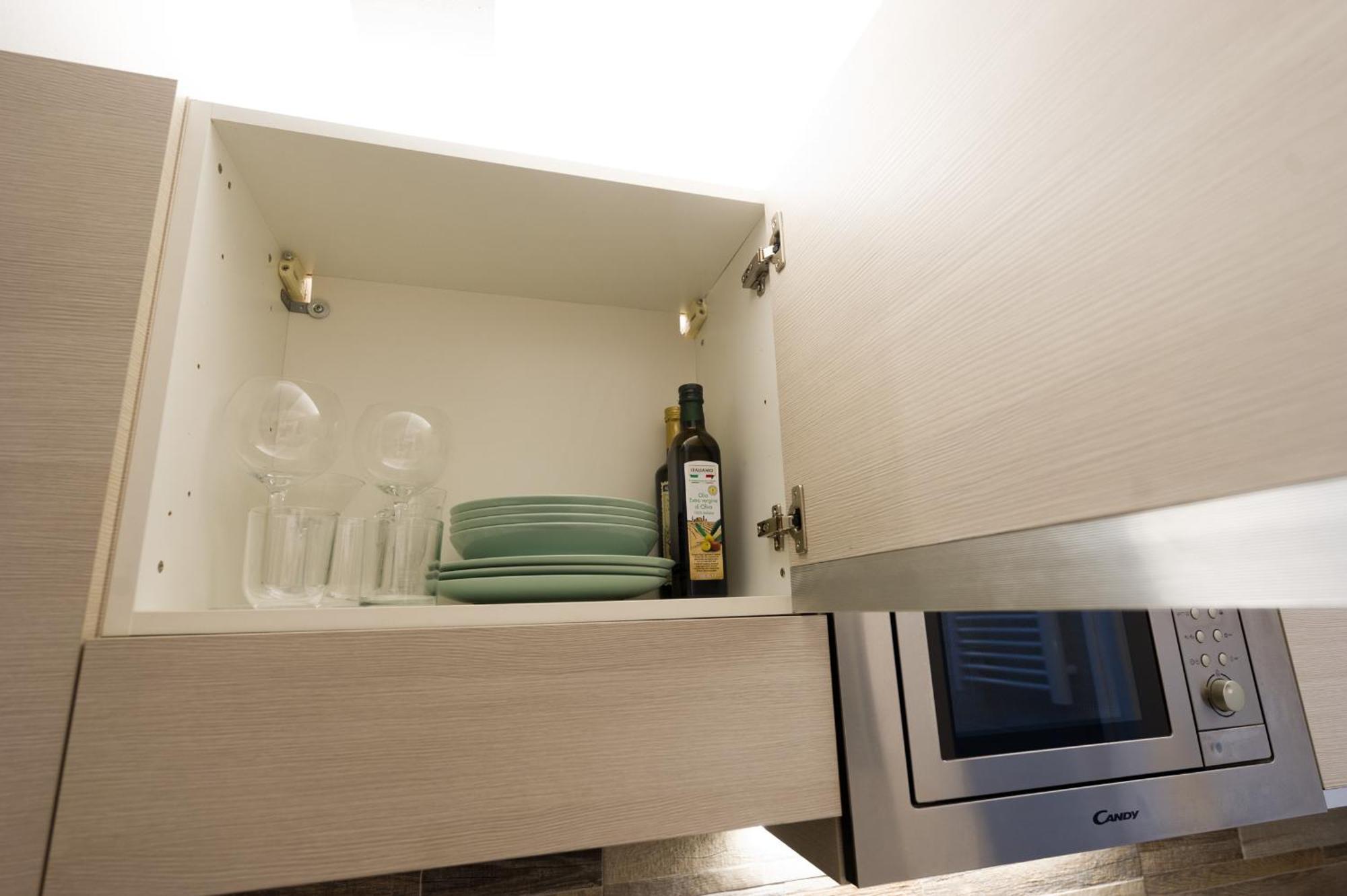 Appartement Deluxe Attic For 2, With Amazing Terrace And Poweful Wi-fi - Very Near The Metro, Position, Very Well Connected To Train Stations And Malpensa, Linate And Begramo Airports Milan