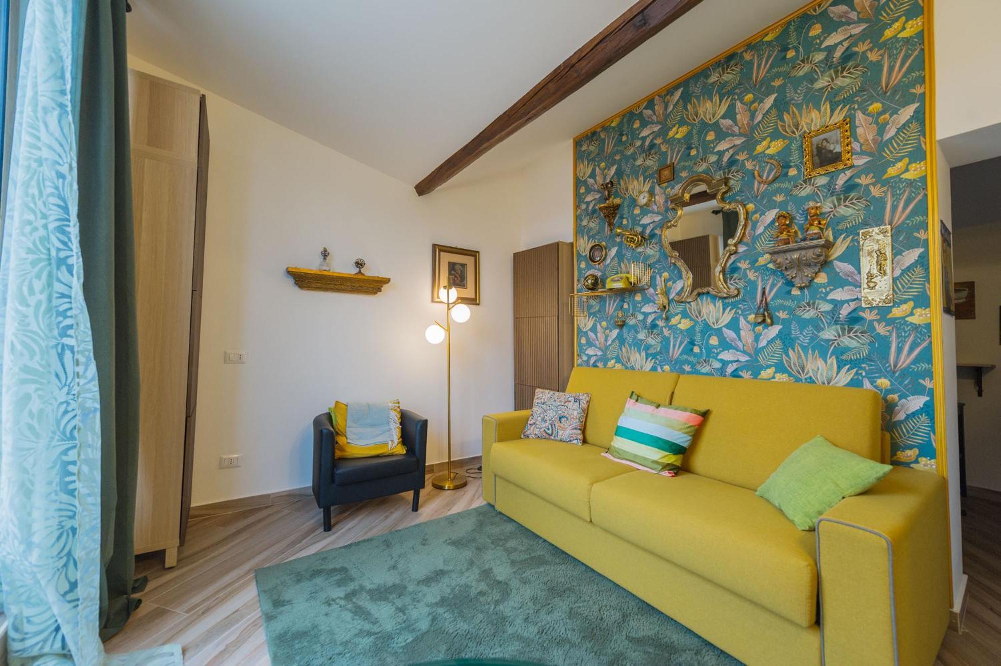 Deluxe Attic For 2, With Amazing Terrace And Poweful Wi-fi - Very Near The Metro, Position, Very Well Connected To Train Stations And Malpensa, Linate And Begramo Airports Milan