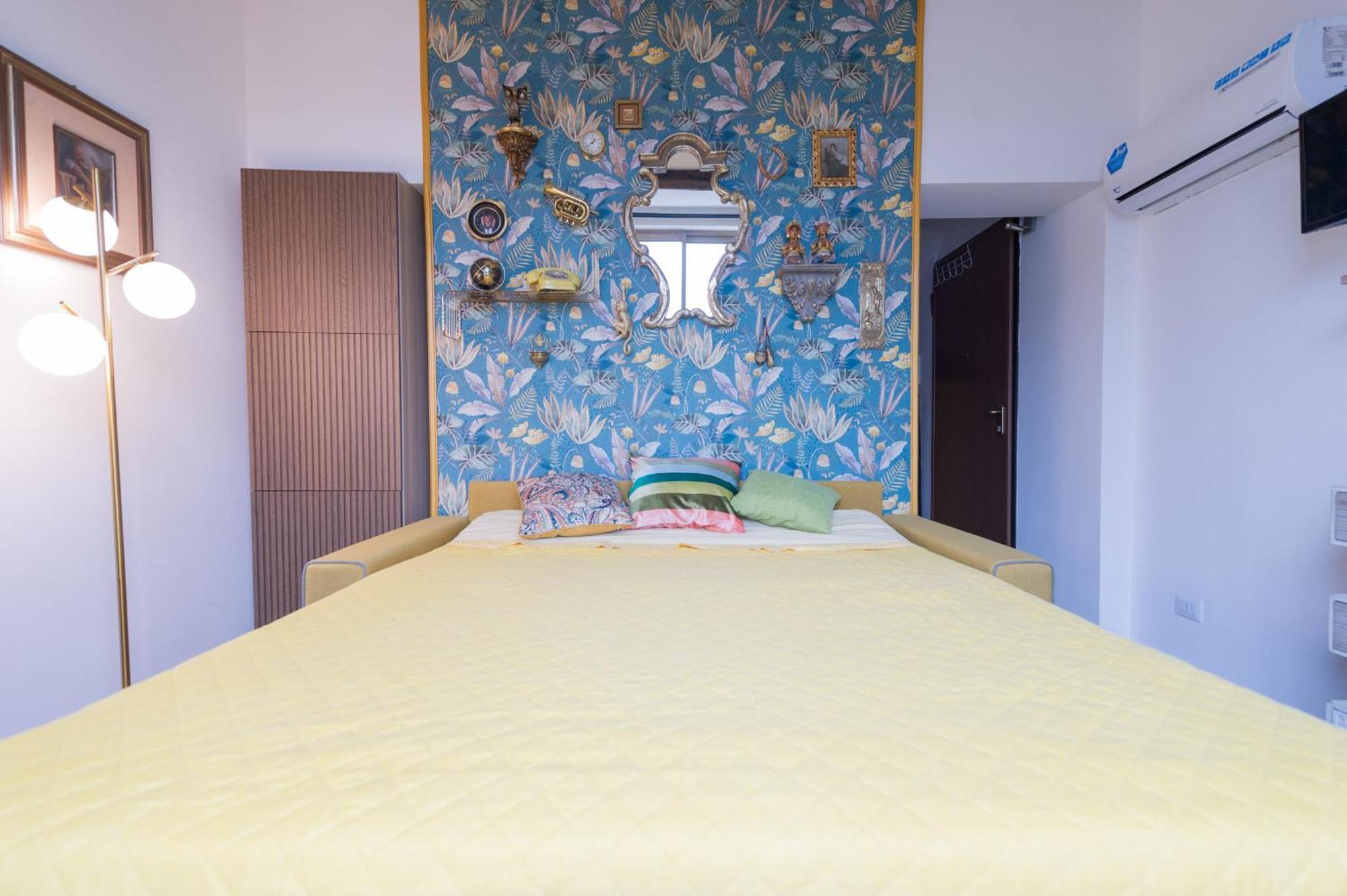 Deluxe Attic For 2, With Amazing Terrace And Poweful Wi-fi - Very Near The Metro, Position, Very Well Connected To Train Stations And Malpensa, Linate And Begramo Airports