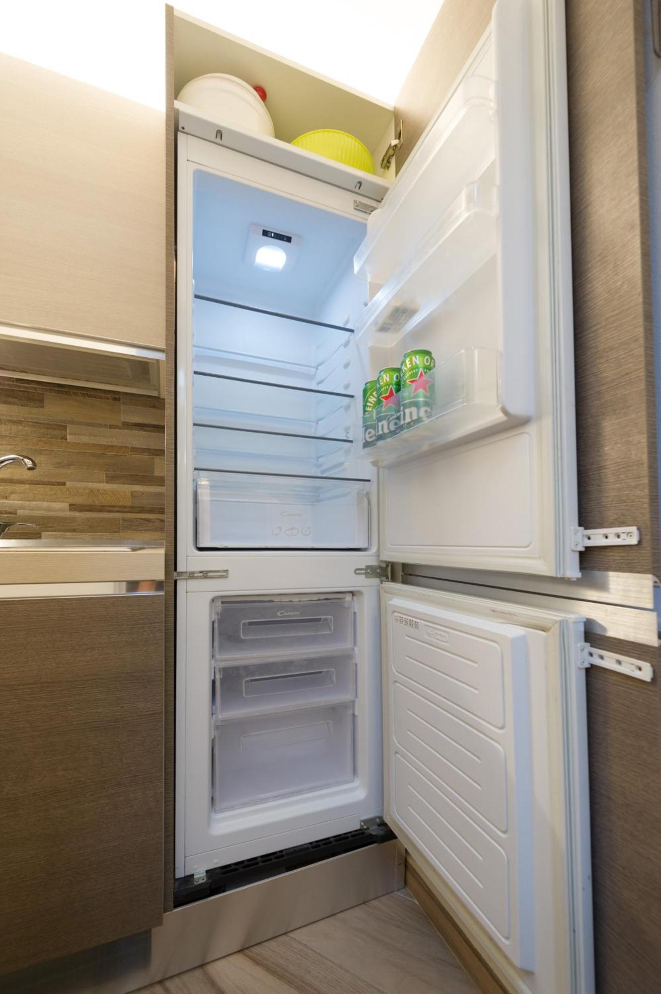 Appartement Deluxe Attic For 2, With Amazing Terrace And Poweful Wi-fi - Very Near The Metro, Position, Very Well Connected To Train Stations And Malpensa, Linate And Begramo Airports Milan